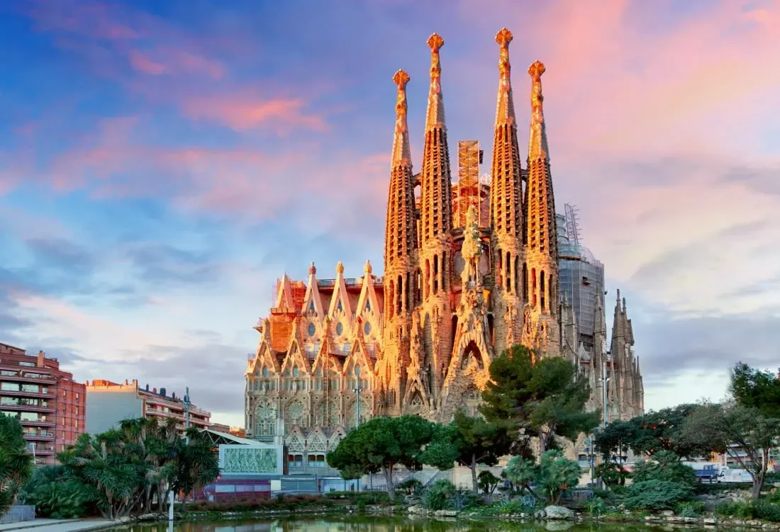 ✈️ Top 5 Best Cities for Student Travelers